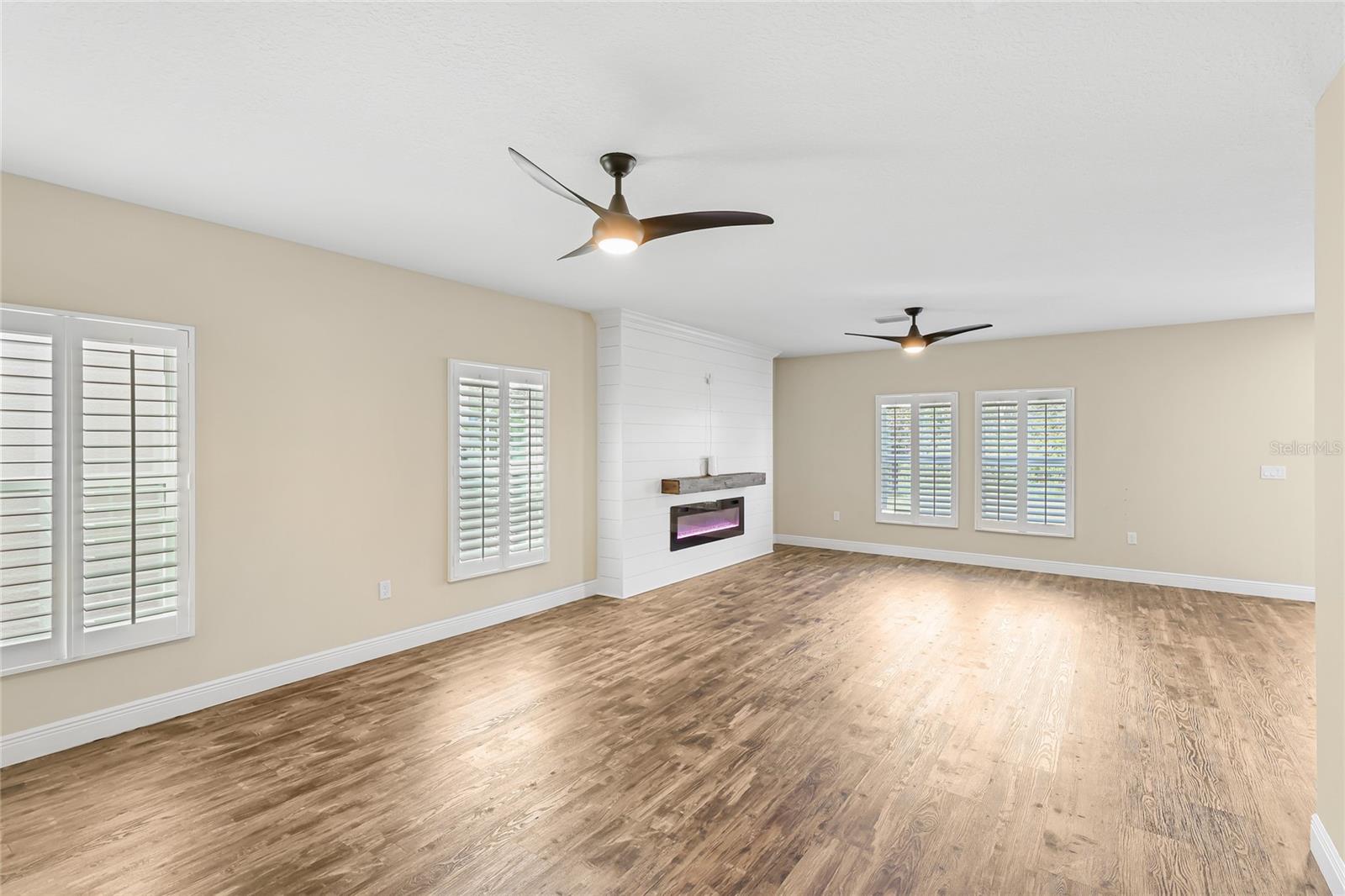 12816 Oak Hill Way Property Photo 6