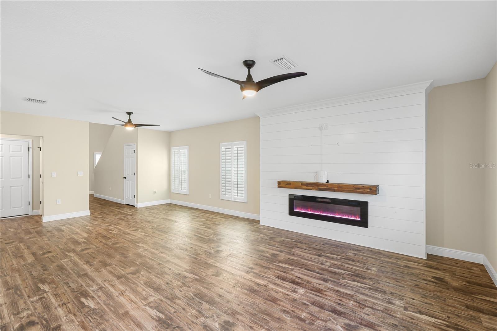 12816 Oak Hill Way Property Photo 7