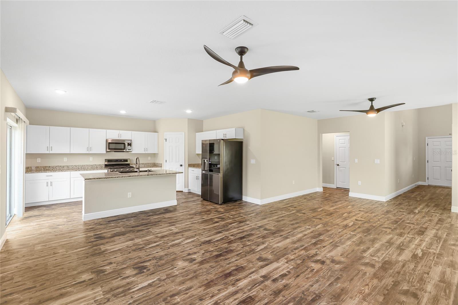 12816 Oak Hill Way Property Photo 8