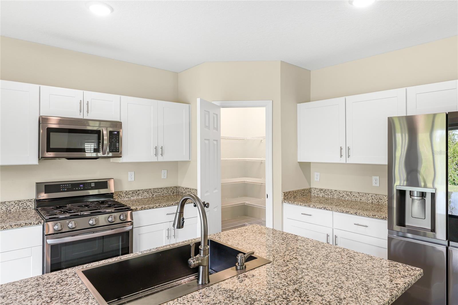 12816 Oak Hill Way Property Photo 11