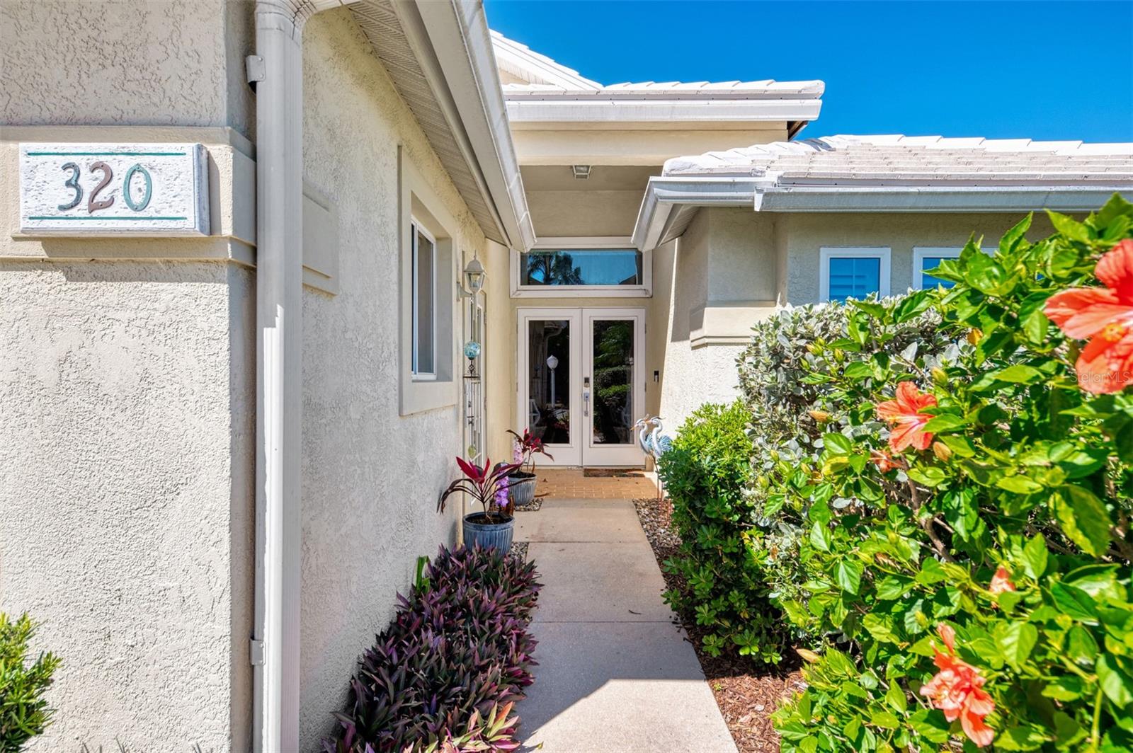 320 Bermuda Ct Property Photo 3