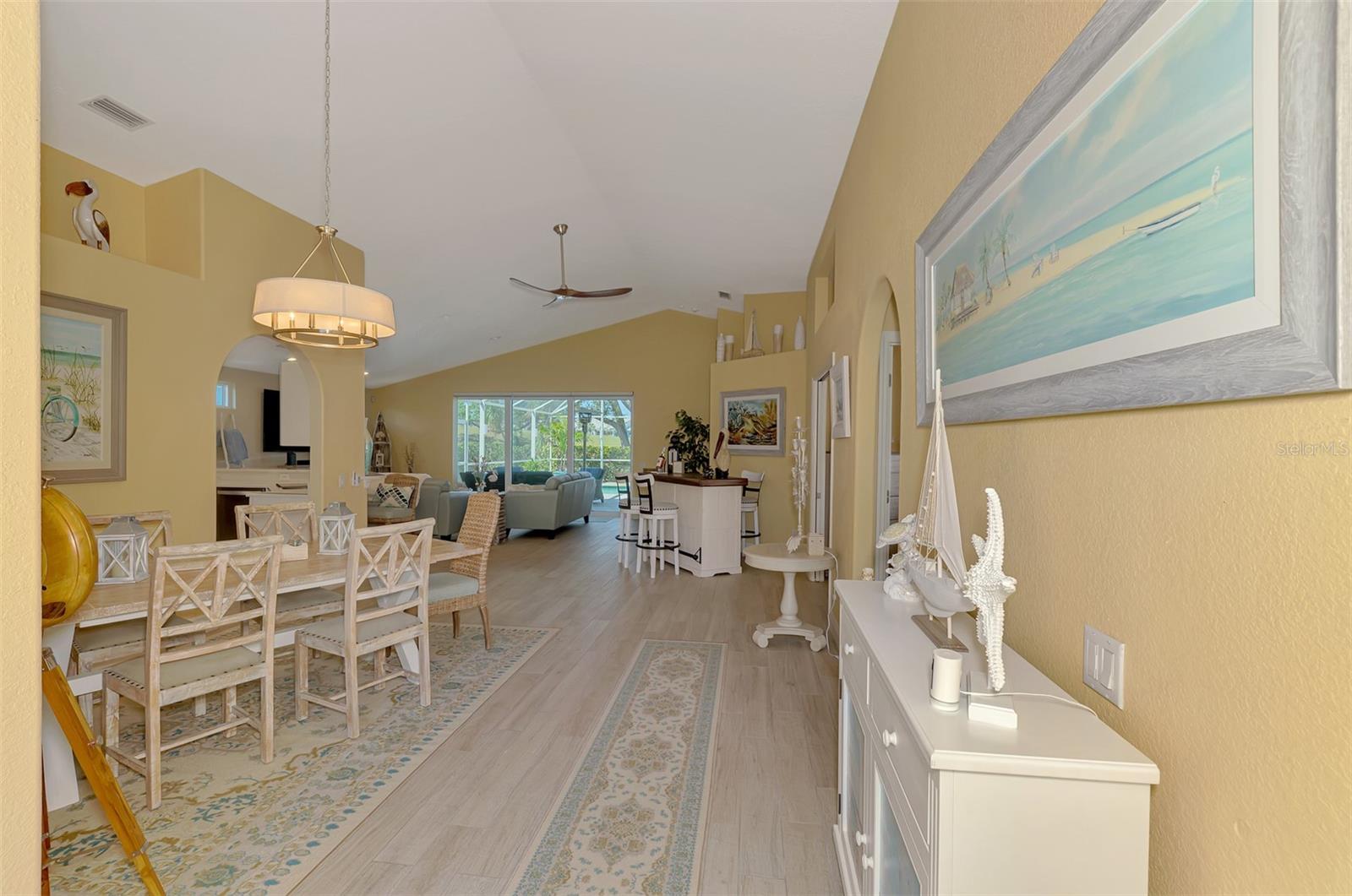 320 Bermuda Ct Property Photo 5