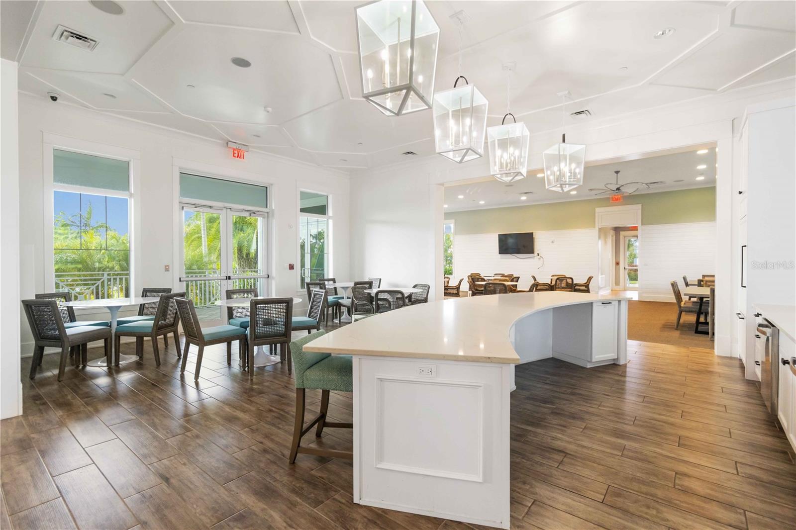 10109 Canaveral Cir Property Photo 7