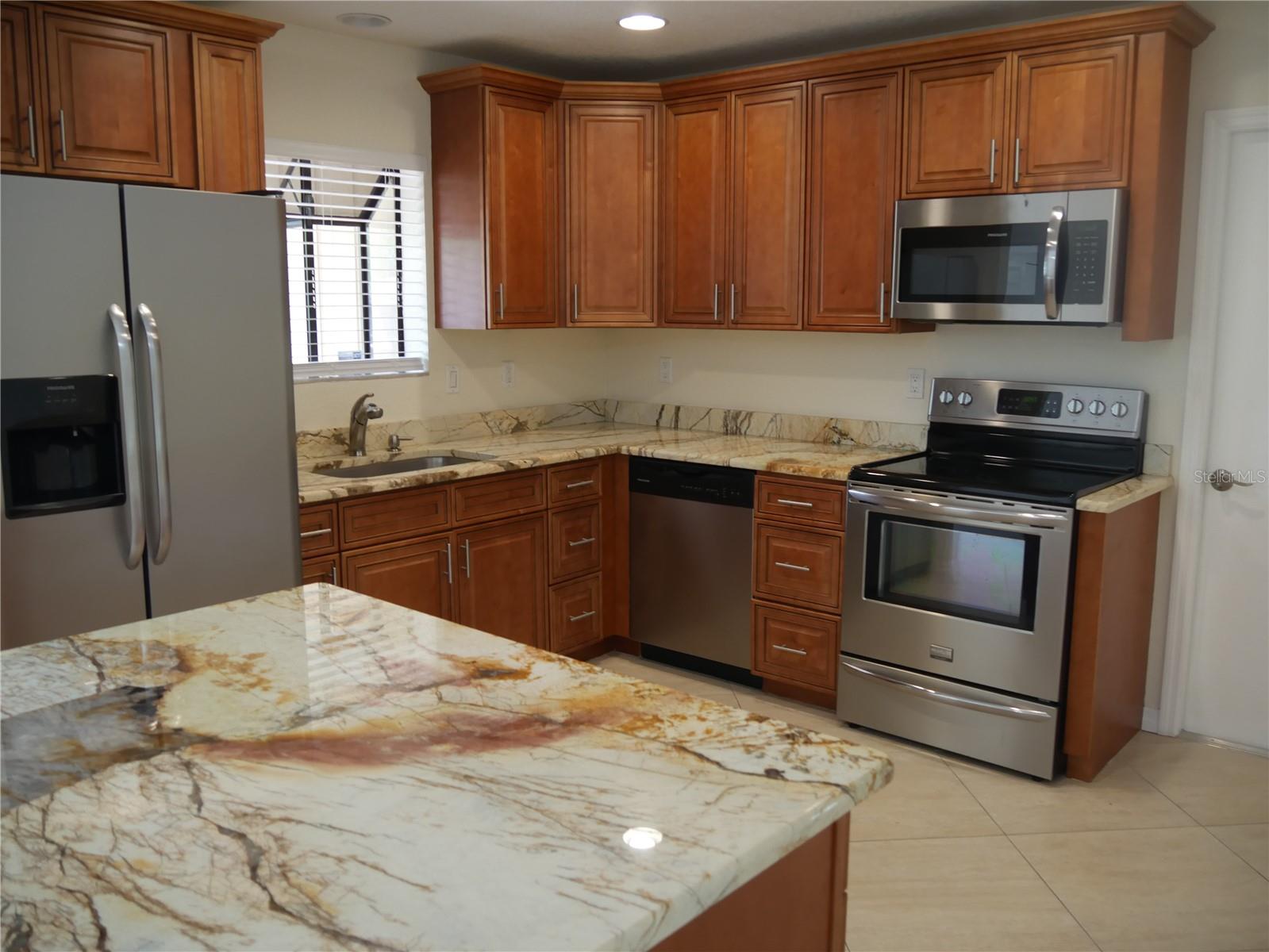 3026 Vinson Ave Property Photo 4