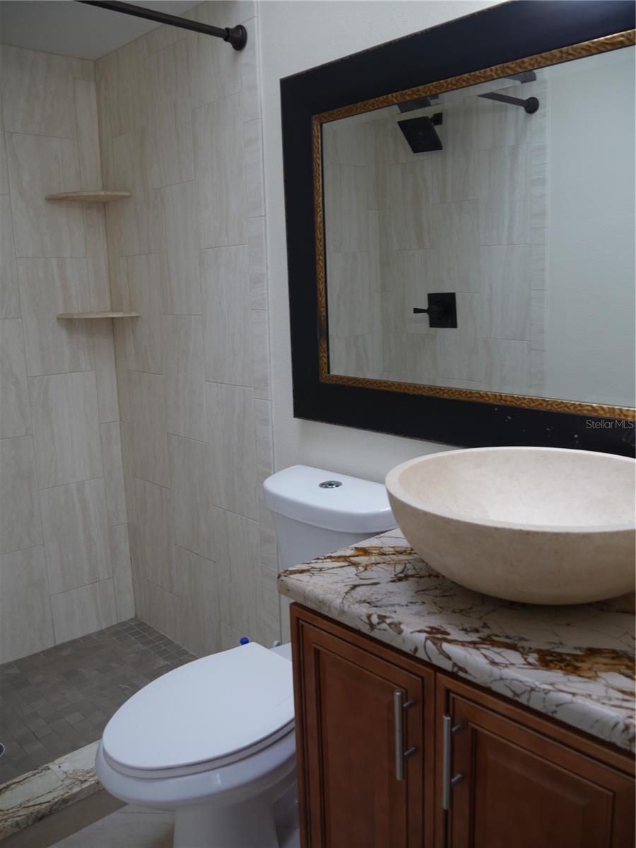 3026 Vinson Ave Property Photo 6