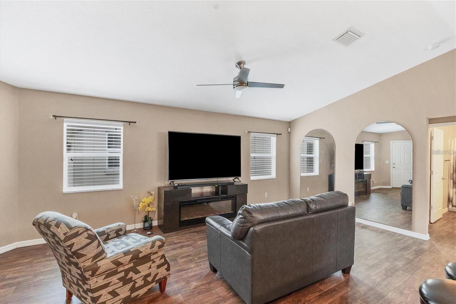 4032 11th St E Property Photo 6