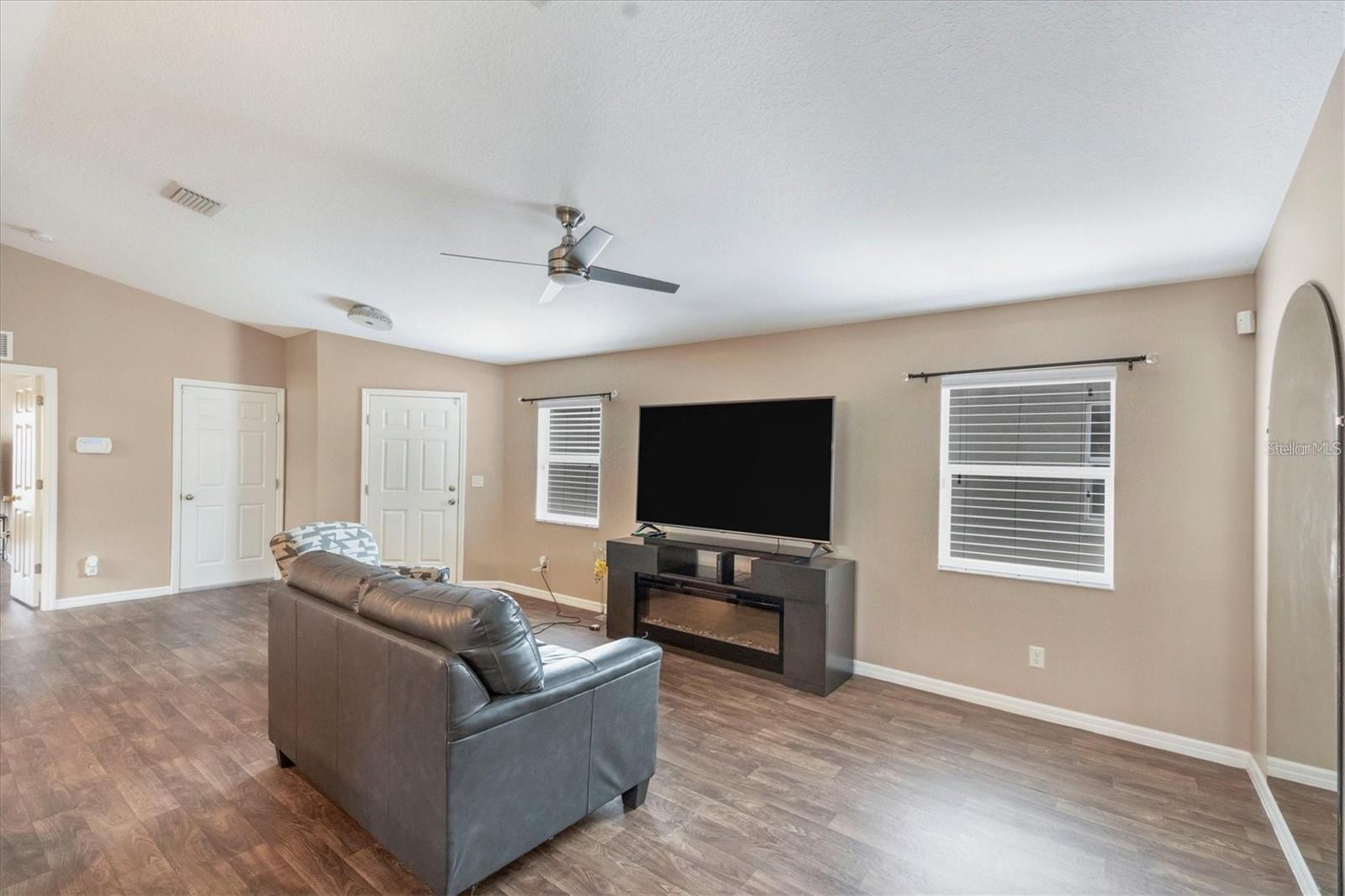 4032 11th St E Property Photo 9