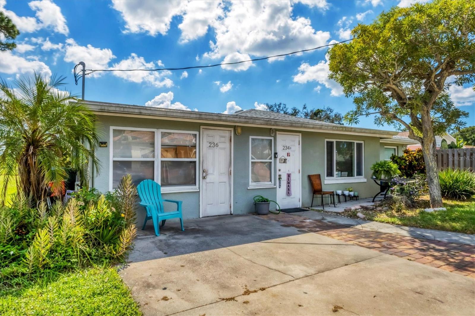 234/236 Colonia Ln E Property Photo 2
