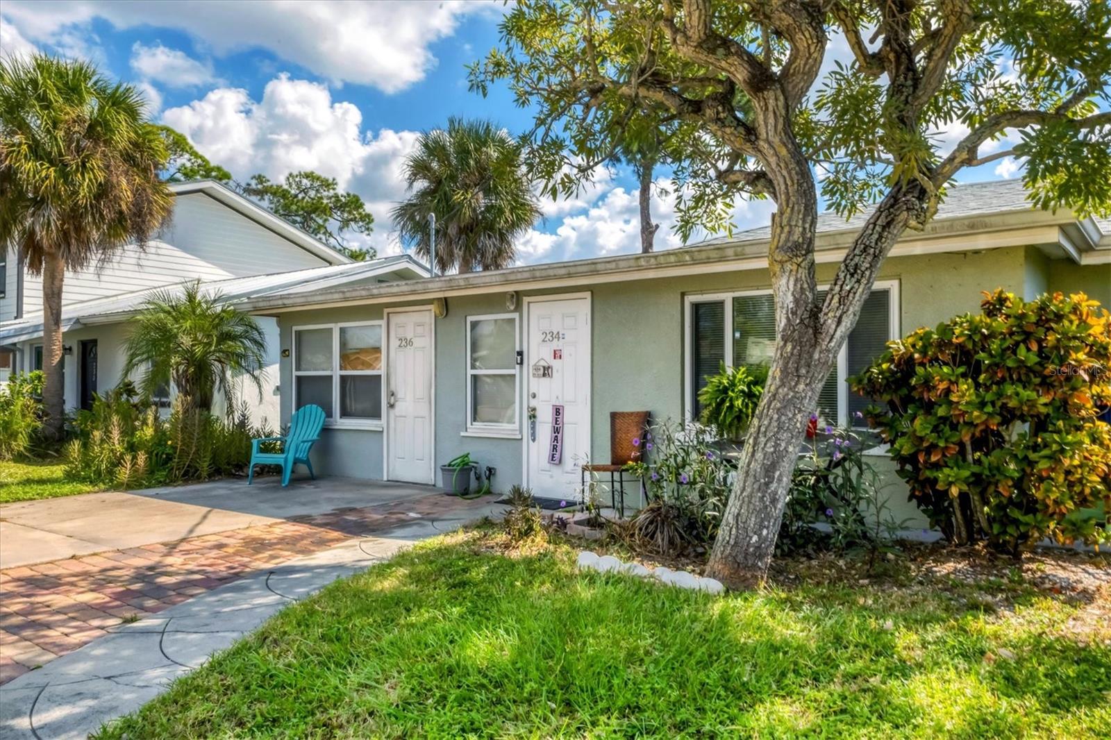 234/236 Colonia Ln E Property Photo 3