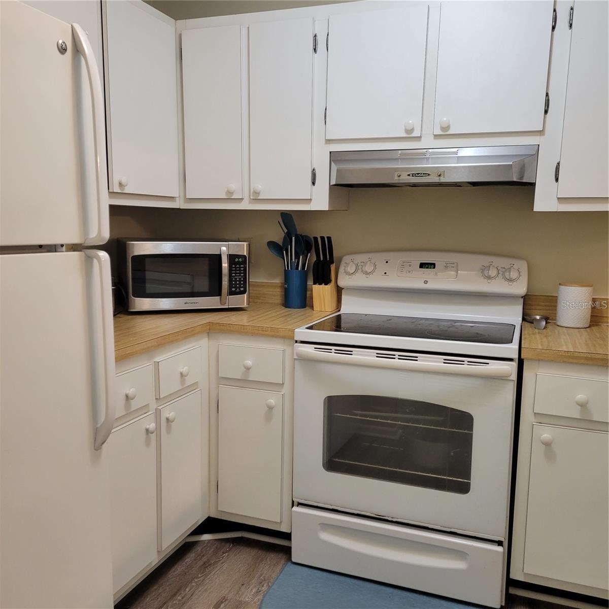 3275 Beneva Rd #104 Property Photo 3