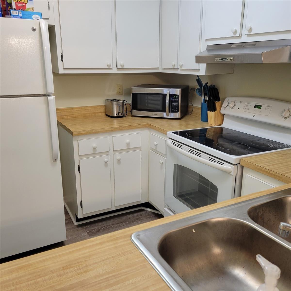 3275 Beneva Rd #104 Property Photo 4