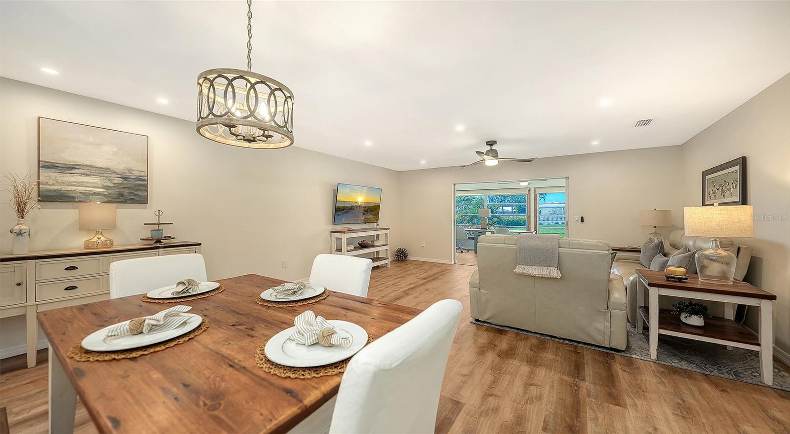 902 68th St W #902 Property Photo 4