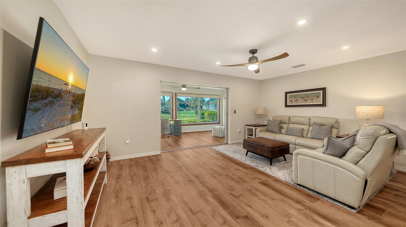 902 68th St W #902 Property Photo 5