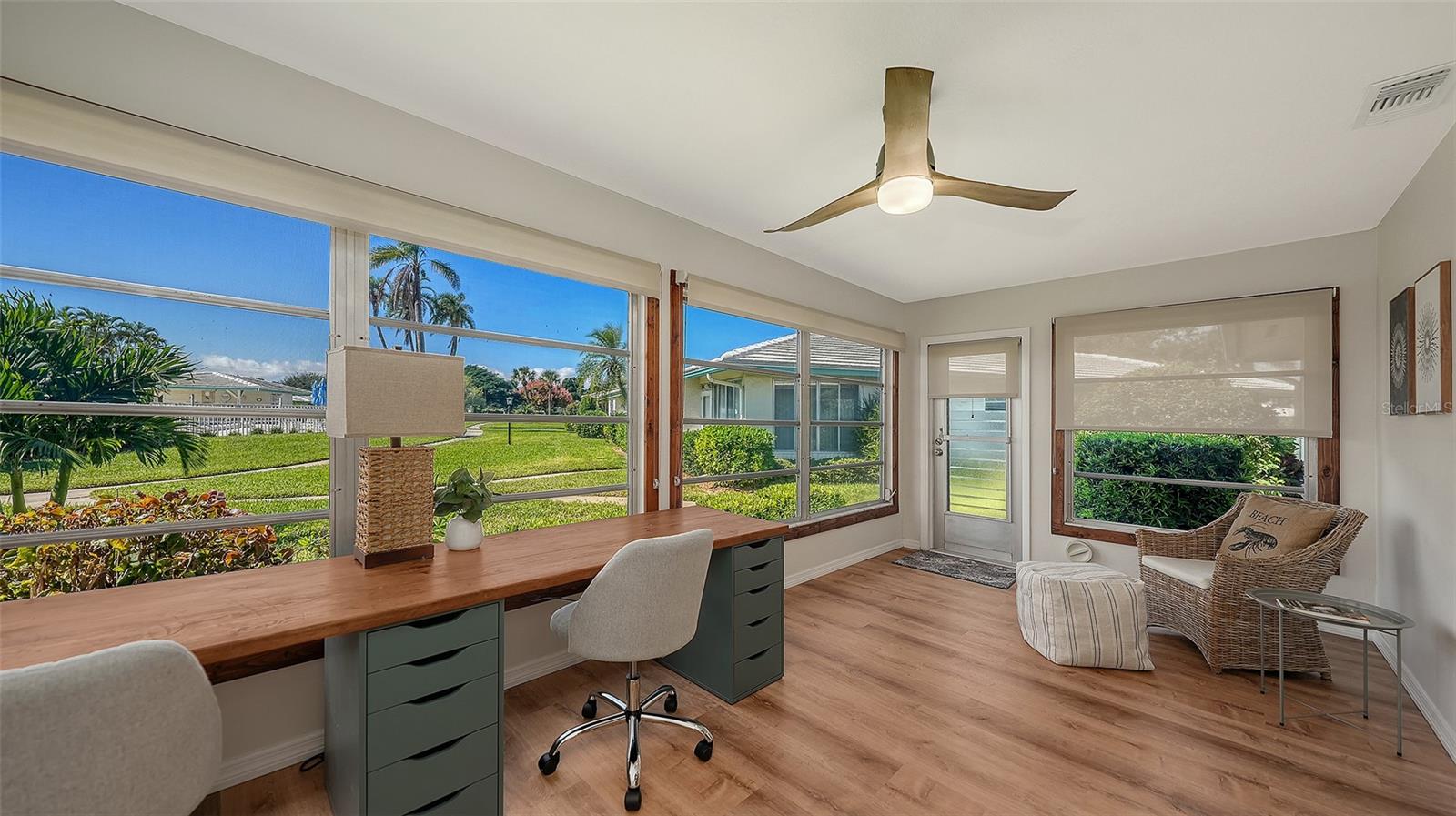 902 68th St W #902 Property Photo 6