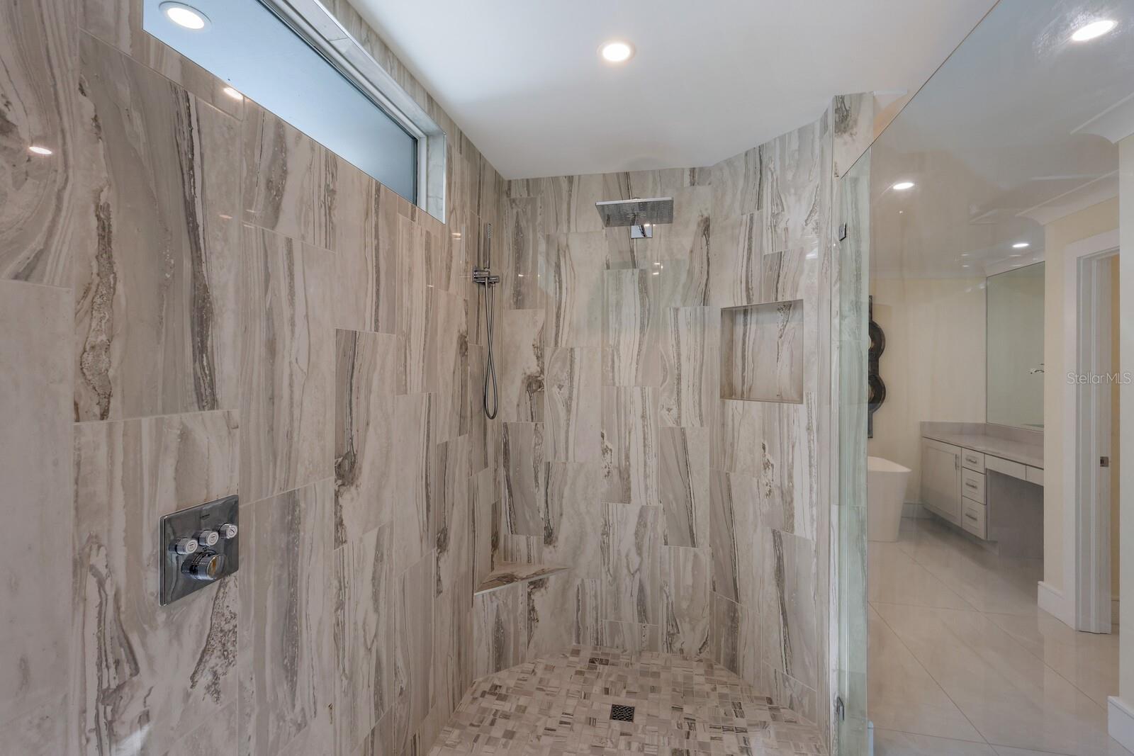 1253 N Basin Ln Property Photo 31