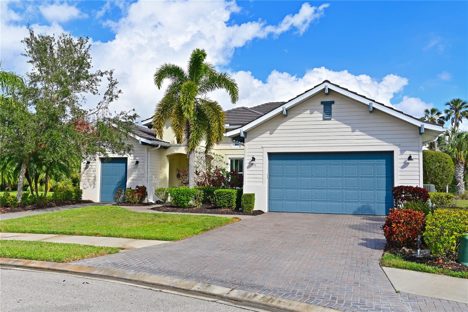 931 Mangrove Edge Ct Property Photo 4