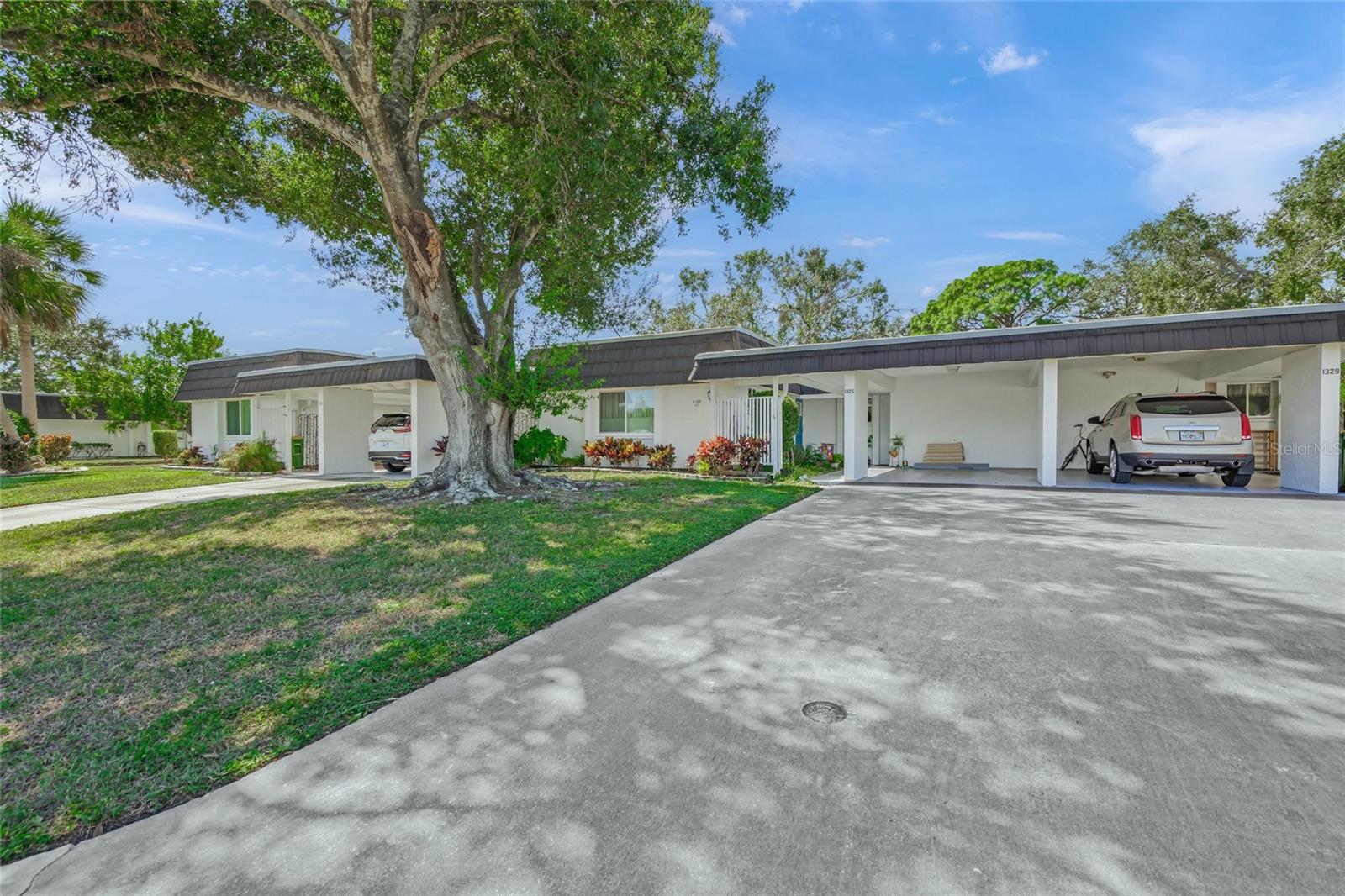 1325 Glen Oaks Dr E #133 Property Photo 1