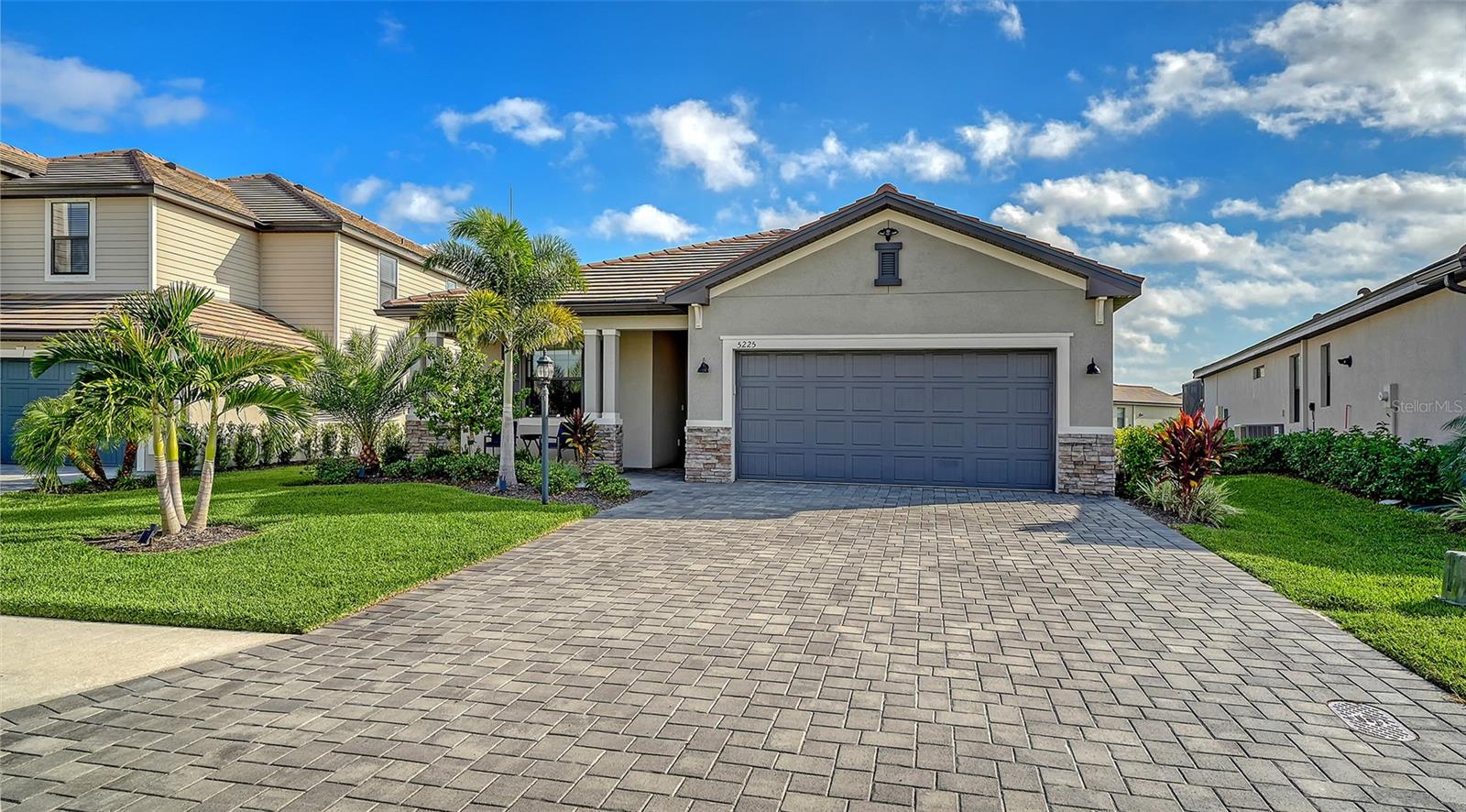 5225 Blue Crush Property Photo 2