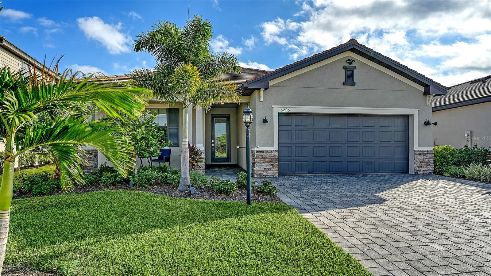 5225 Blue Crush Property Photo 3