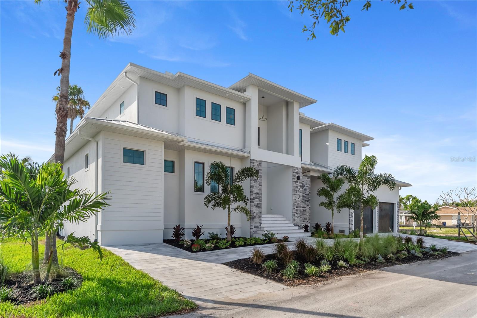 530 De Narvaez Dr Property Photo 1