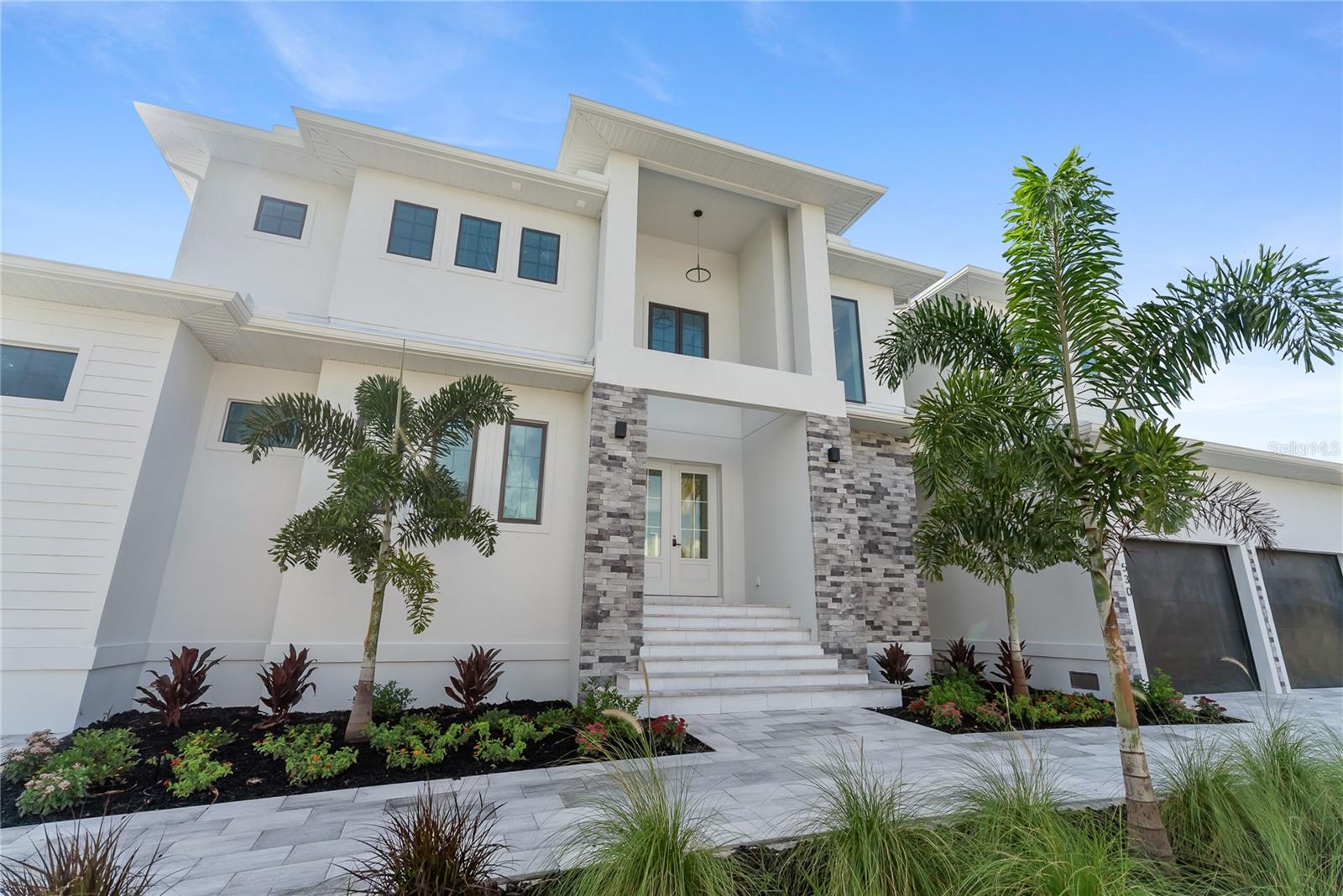 530 De Narvaez Dr Property Photo 3