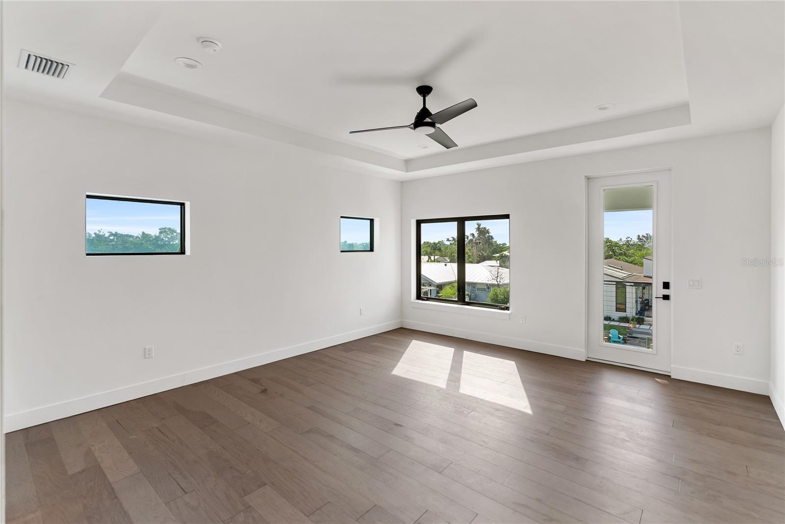 530 De Narvaez Dr Property Photo 8