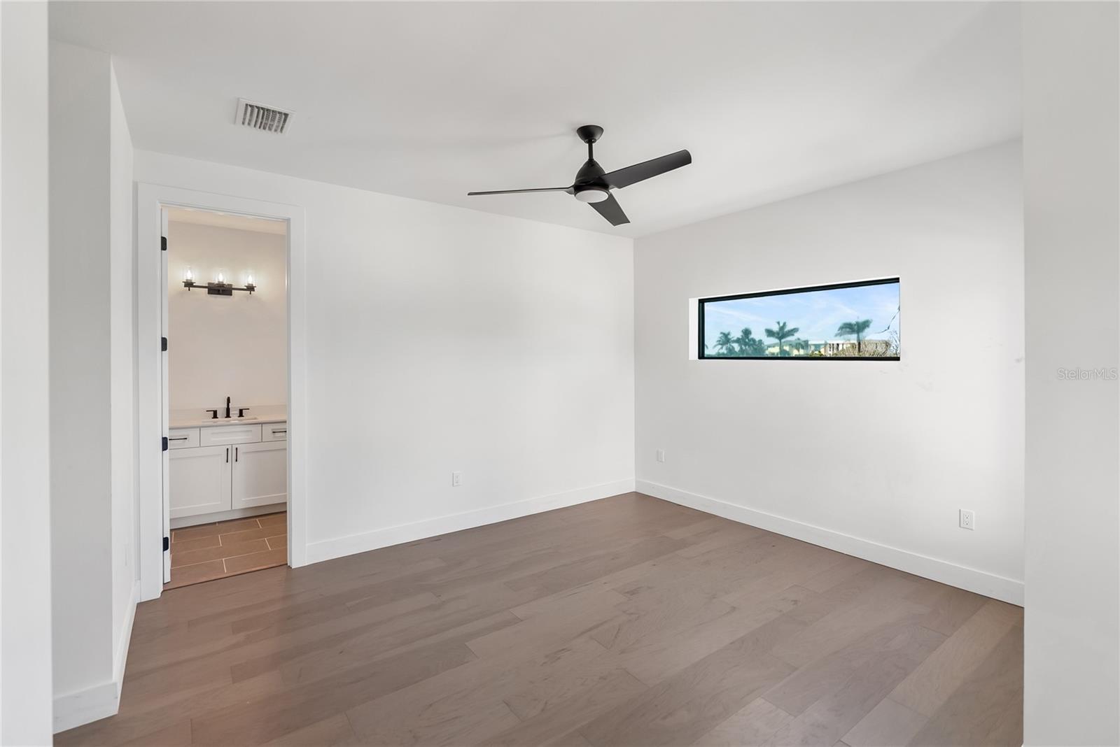 530 De Narvaez Dr Property Photo 22