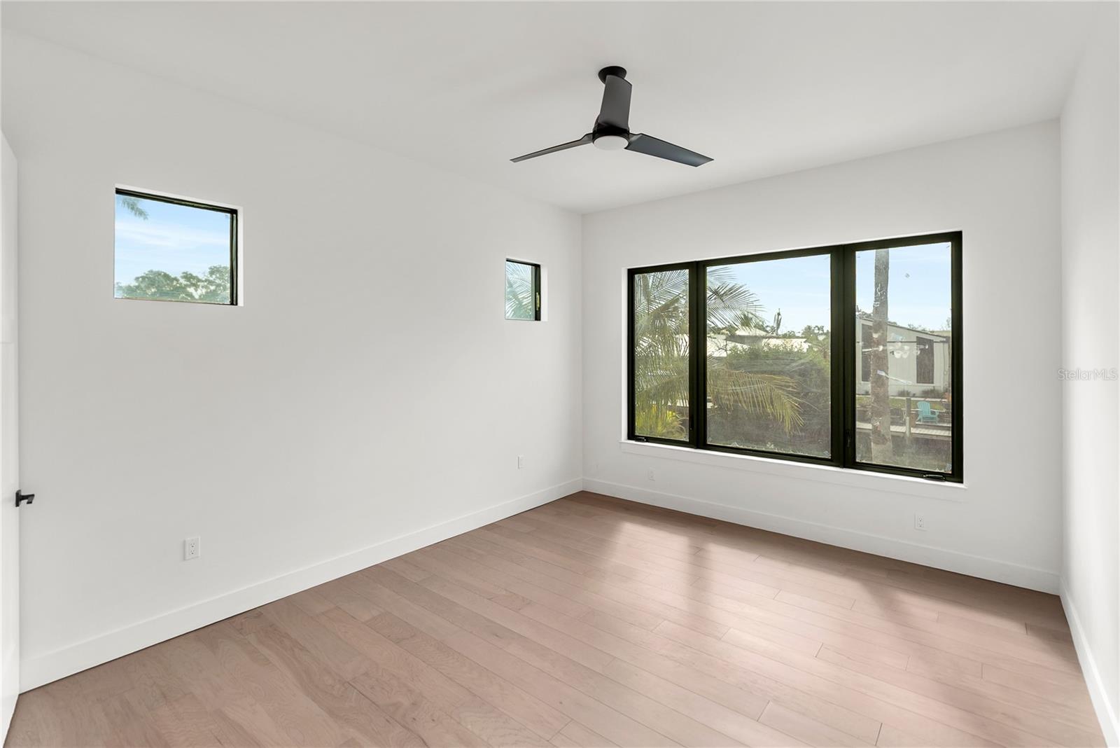 530 De Narvaez Dr Property Photo 32