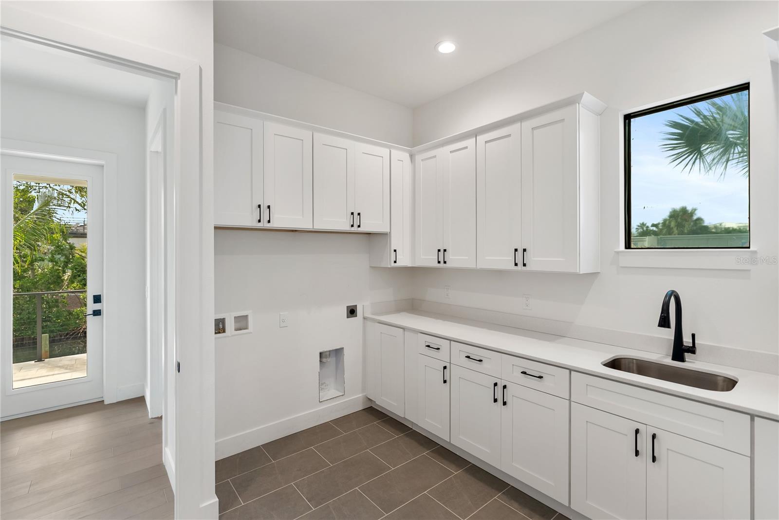 530 De Narvaez Dr Property Photo 40