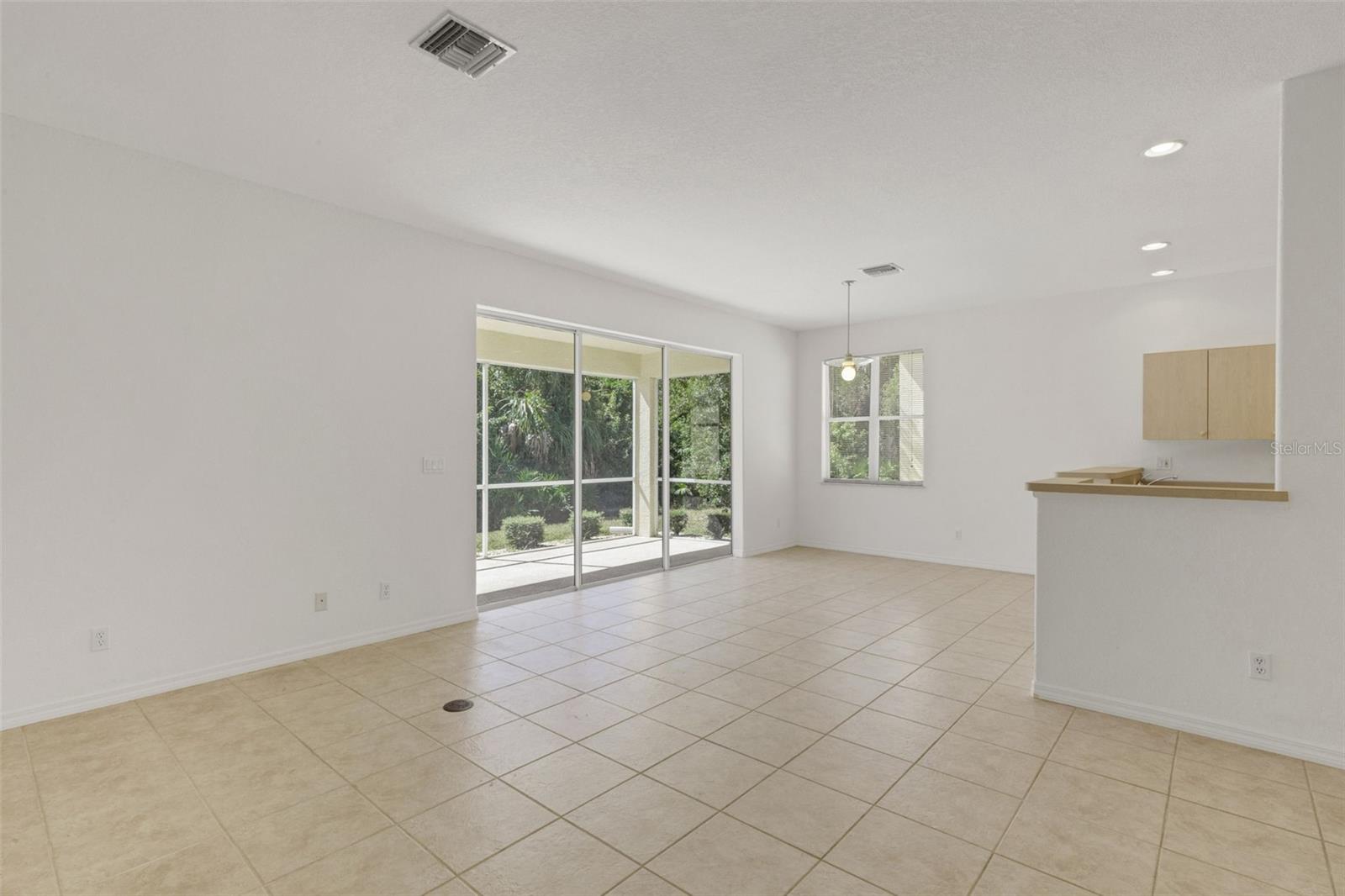 26289 Feathersound Dr Property Photo 5