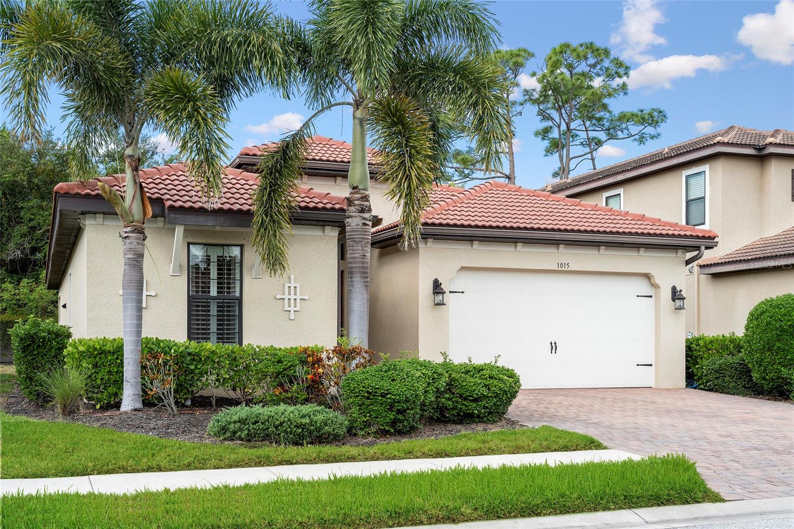 1015 BLUFFWOOD DR Property Photo 1