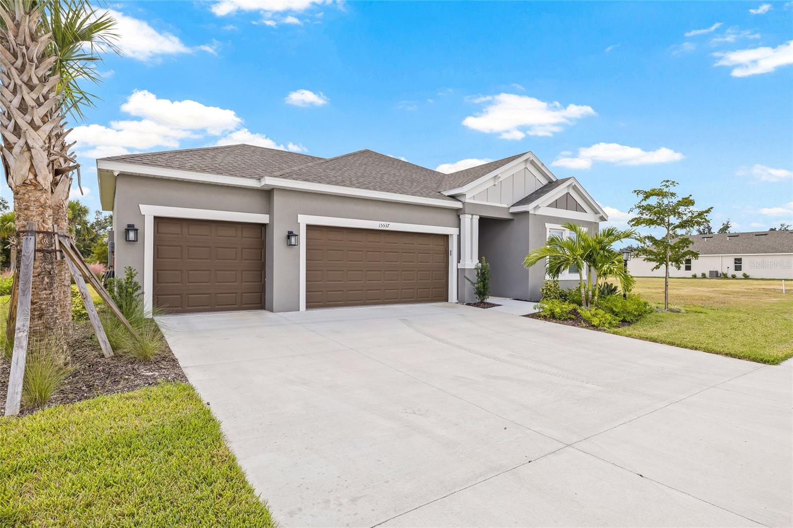 15537 Foxtail Ln Property Photo 2