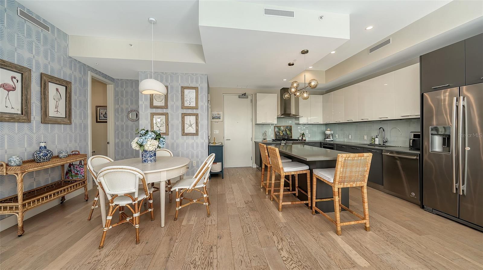 635 S Orange Ave #304 Property Photo 4