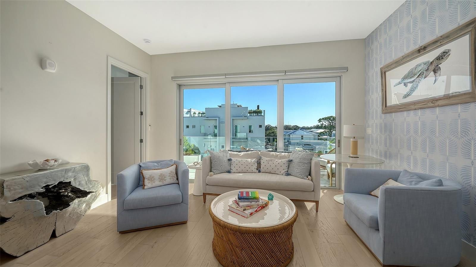 635 S Orange Ave #304 Property Photo 6