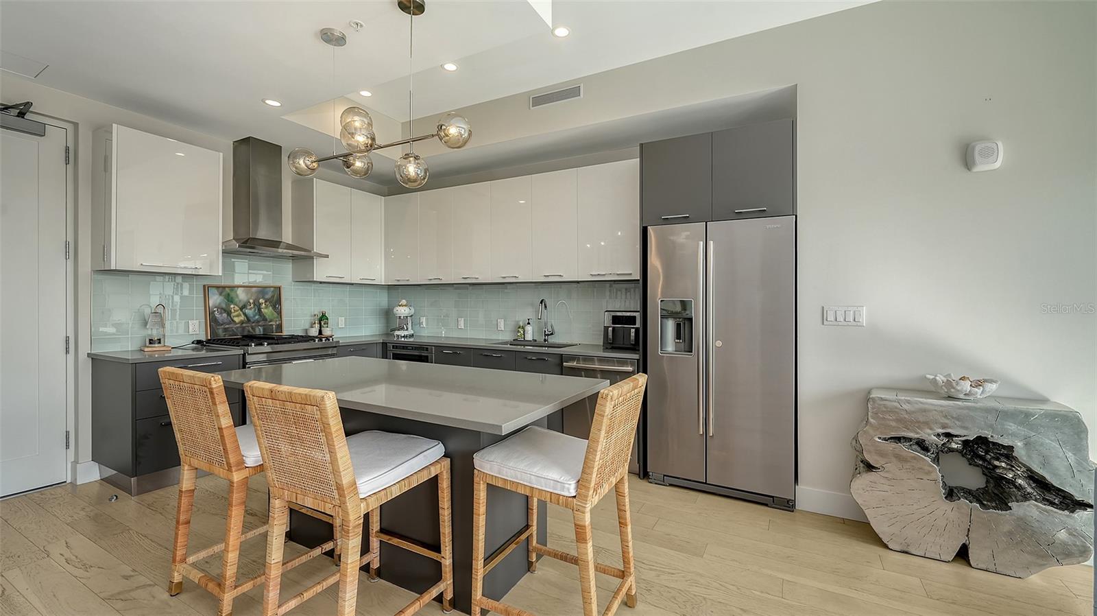 635 S Orange Ave #304 Property Photo 13