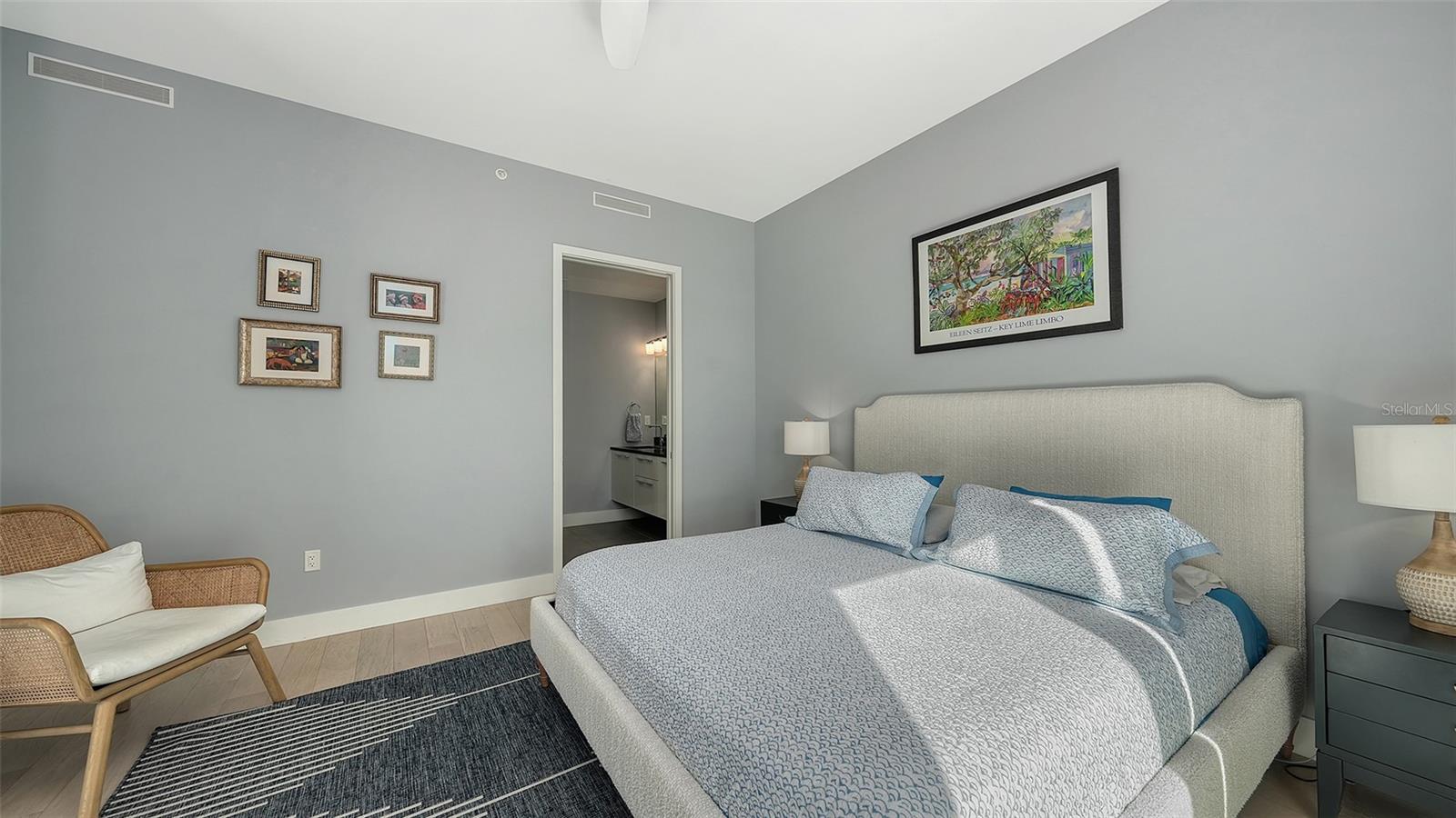 635 S Orange Ave #304 Property Photo 22