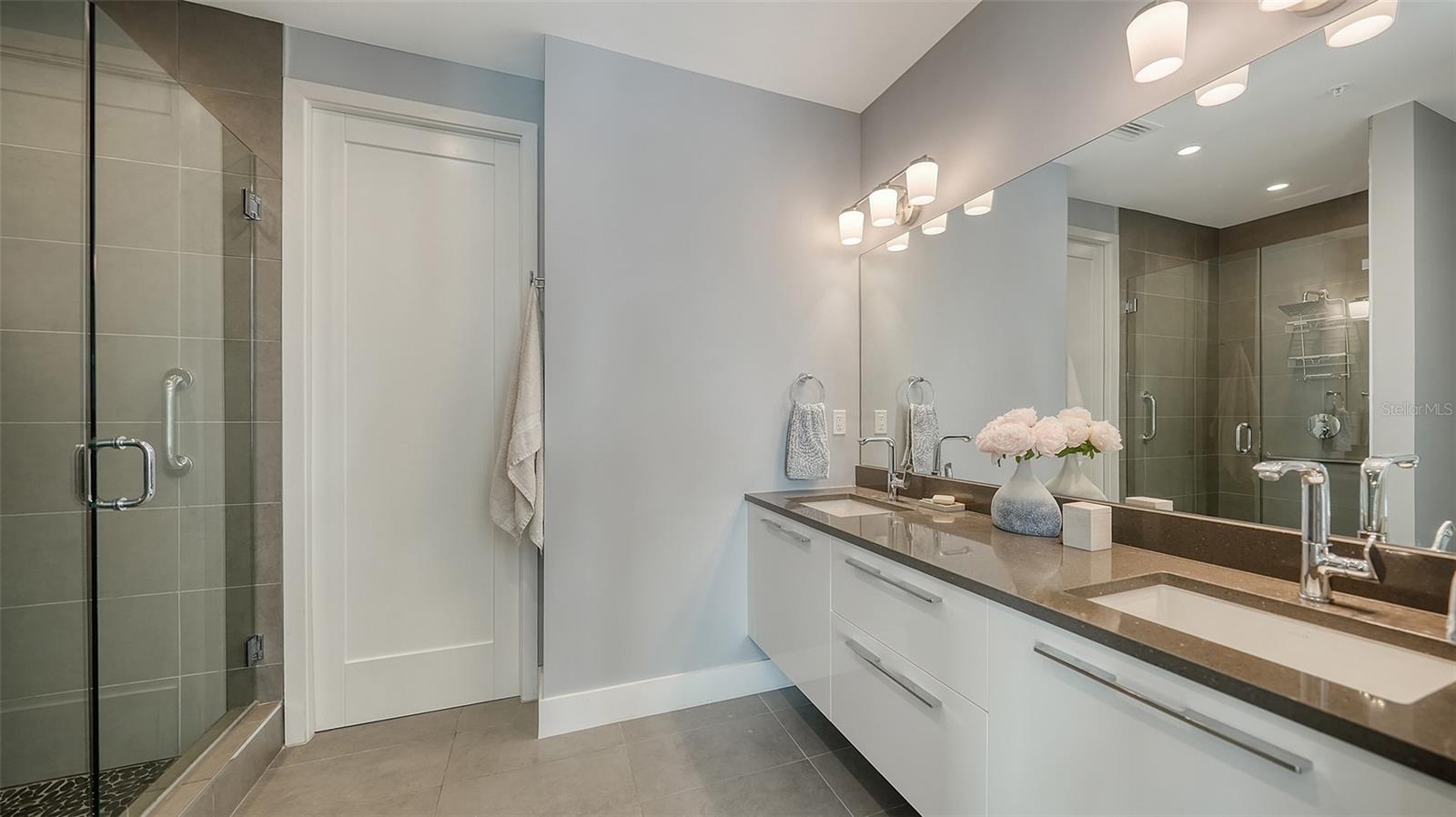 635 S Orange Ave #304 Property Photo 23