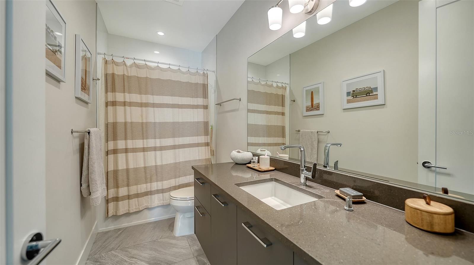 635 S Orange Ave #304 Property Photo 32