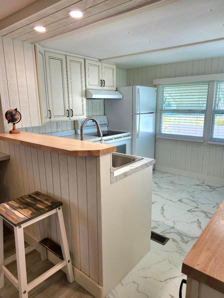 6505 Kansas St Property Photo 7
