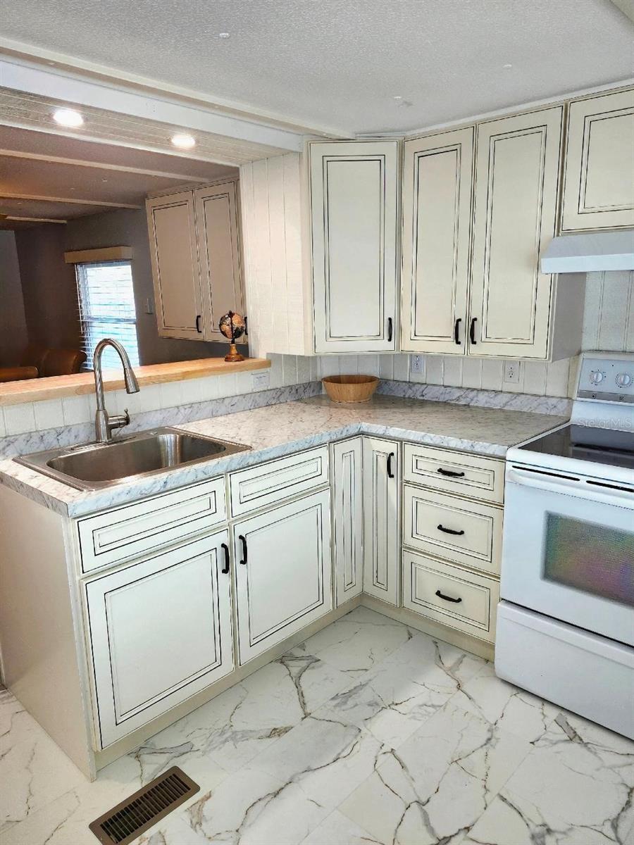 6505 Kansas St Property Photo 9