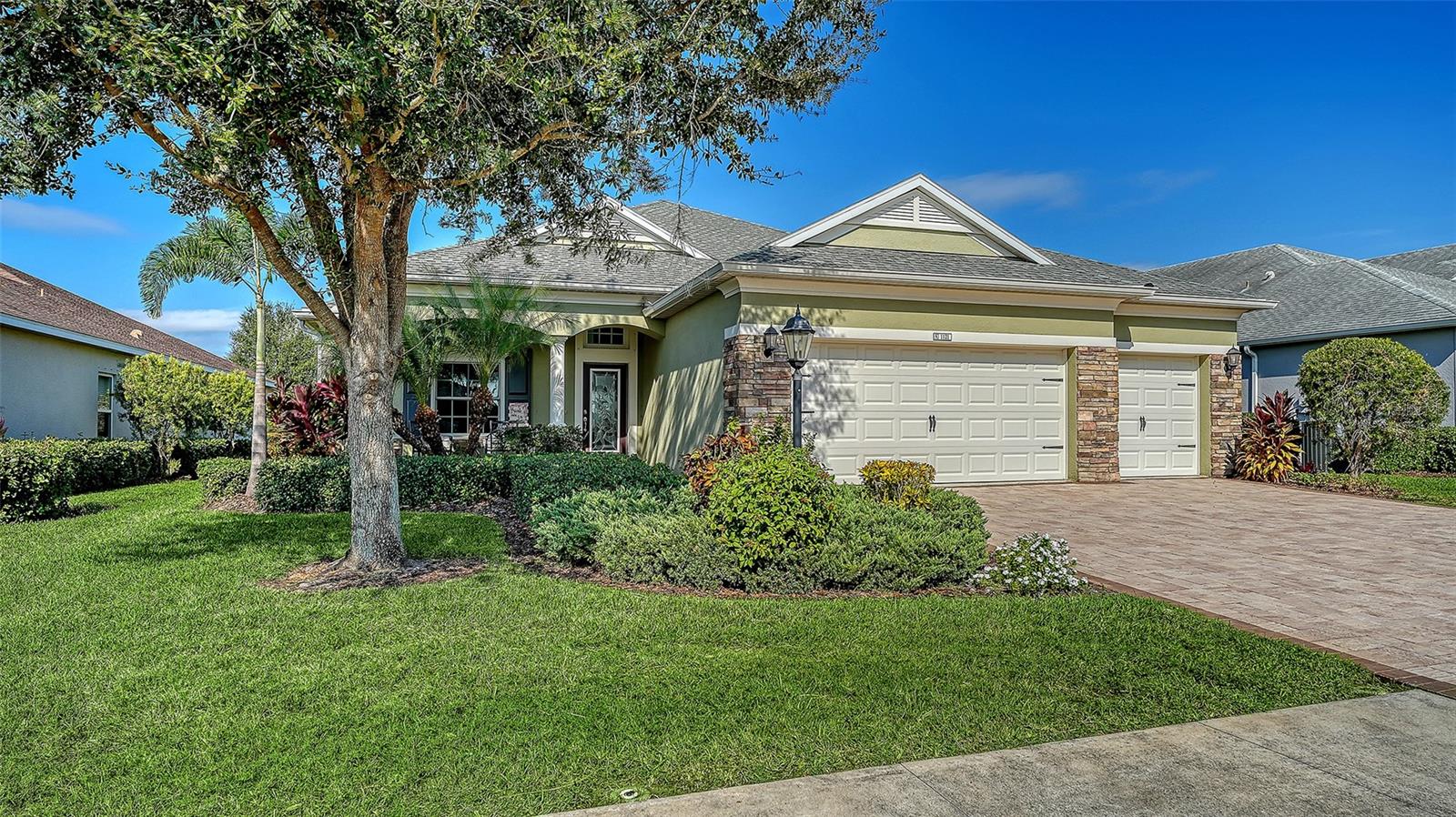 1121 Thornbury Dr Property Photo 1