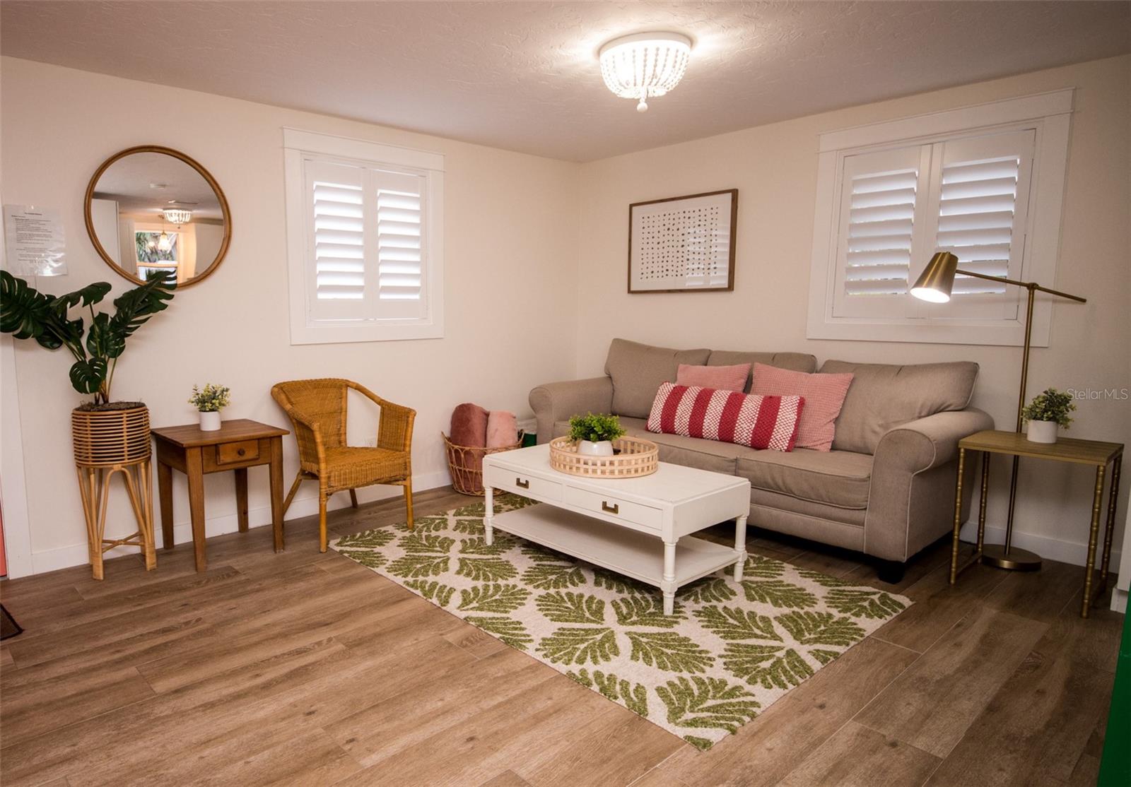 1805 Ivanhoe St Property Photo 4