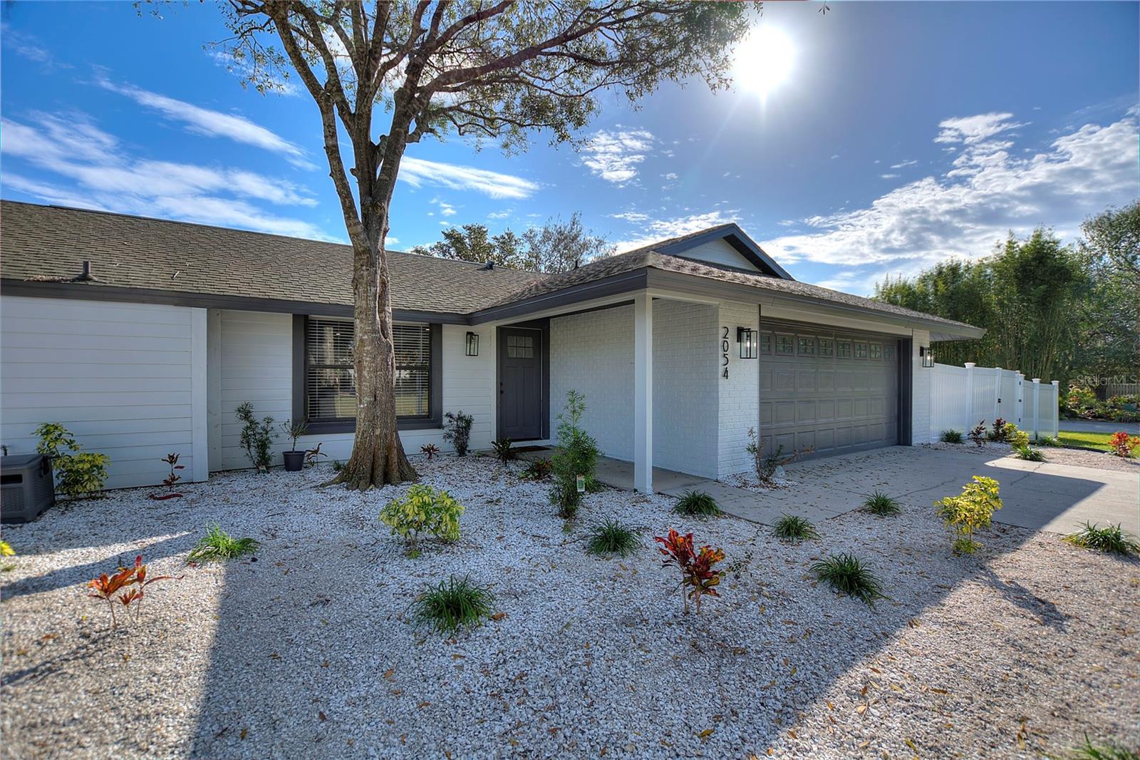 2054 Racimo Dr Property Photo 4