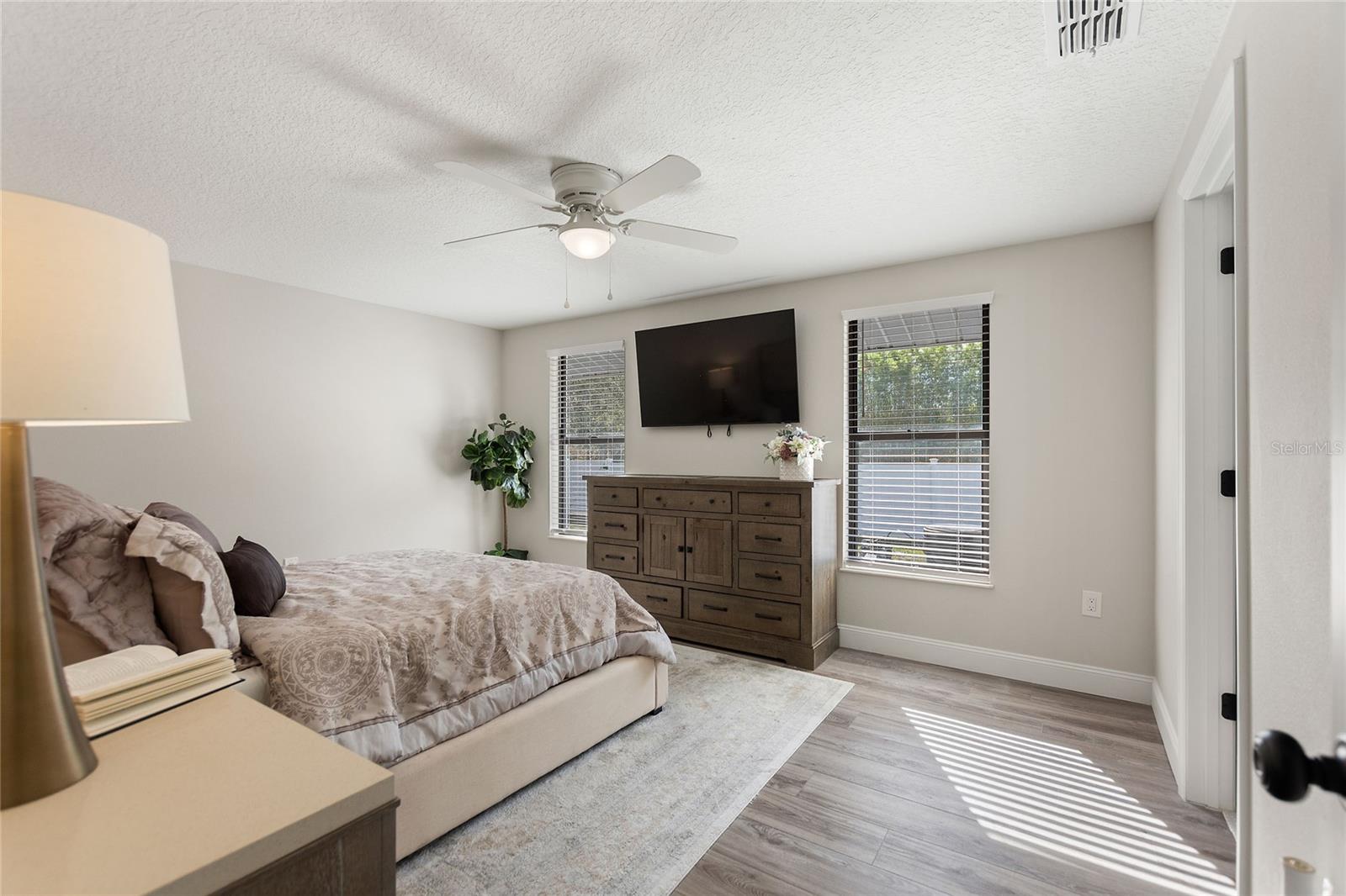 2054 Racimo Dr Property Photo 18