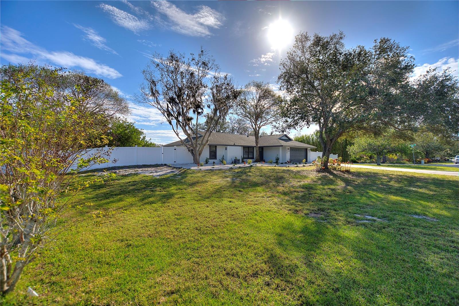 2054 Racimo Dr Property Photo 24