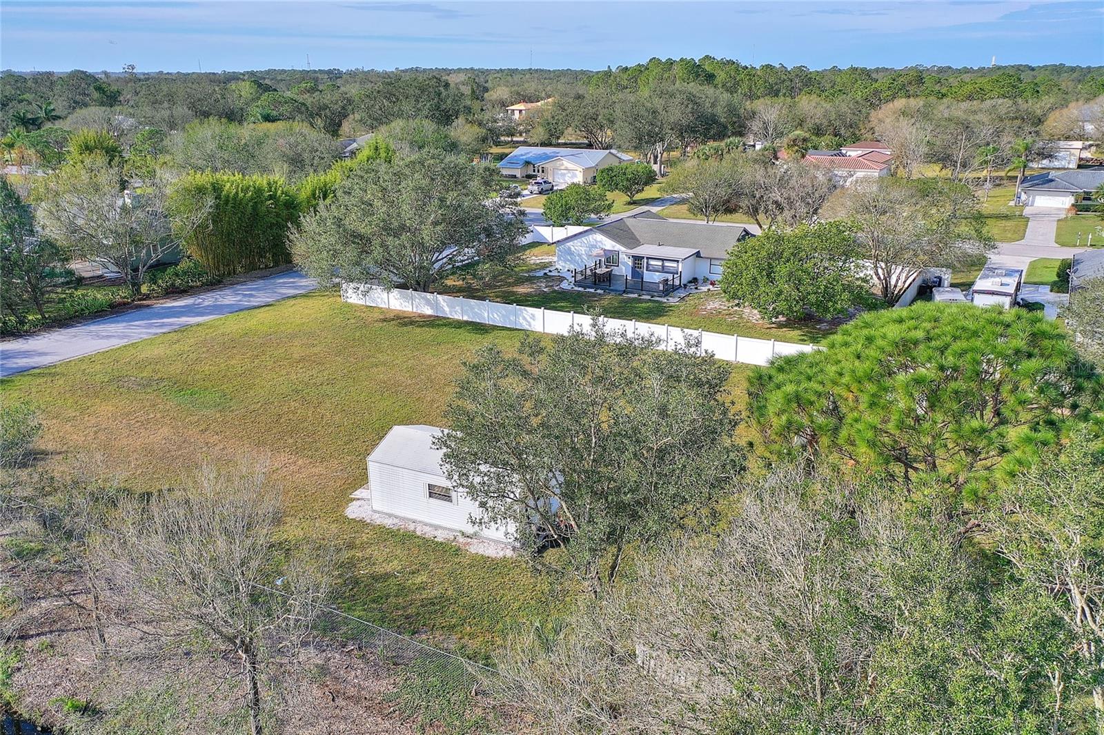 2054 Racimo Dr Property Photo 25