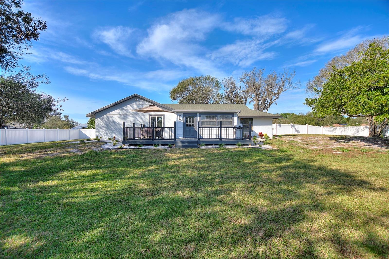 2054 Racimo Dr Property Photo 26
