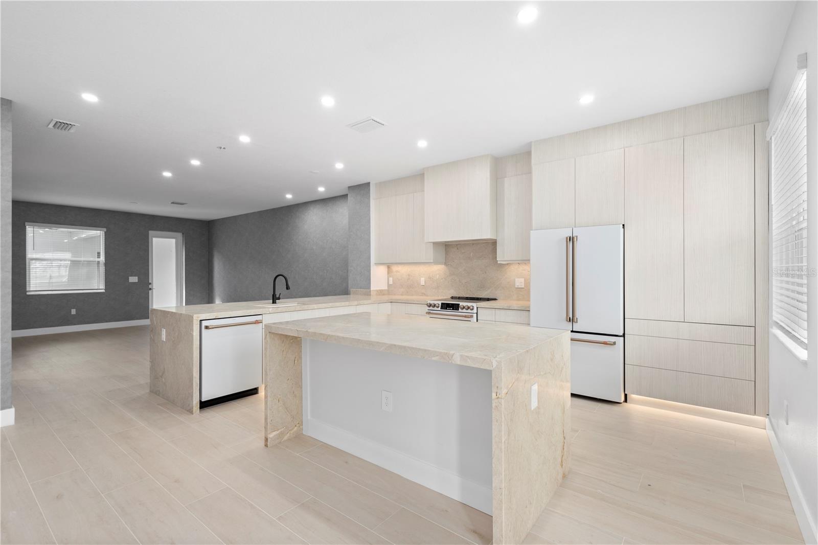 7304 Portlight Ln Property Photo 4