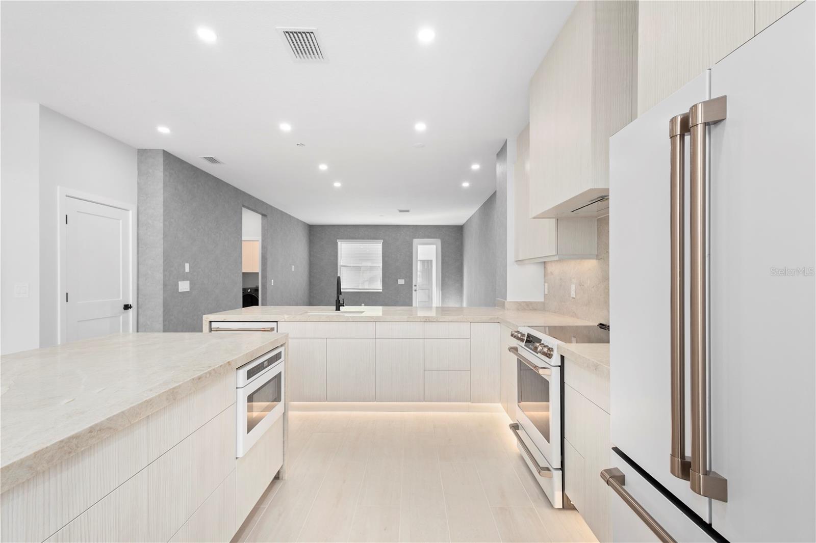 7304 Portlight Ln Property Photo 5