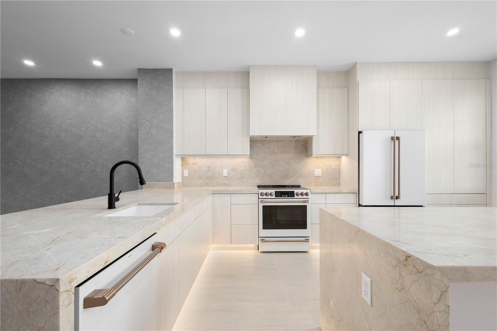 7304 Portlight Ln Property Photo 8